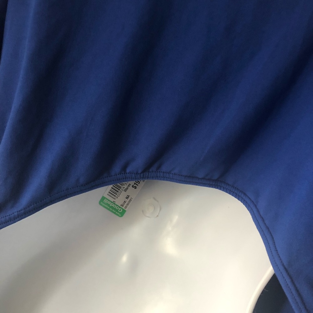 Blue Top Ruched sides - Picture 5 of 6